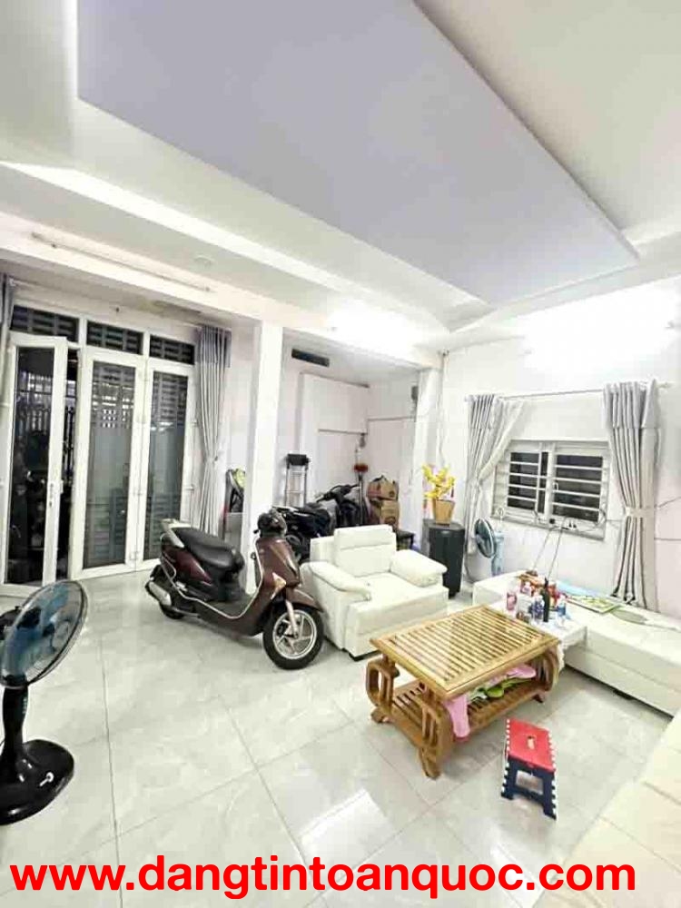 Gia đình bán nhà Sơn Tây, Hà Nội 50m giá chỉ 7,85 tỷ lô góc đẹp, ngõ rộng cho thuê tốt